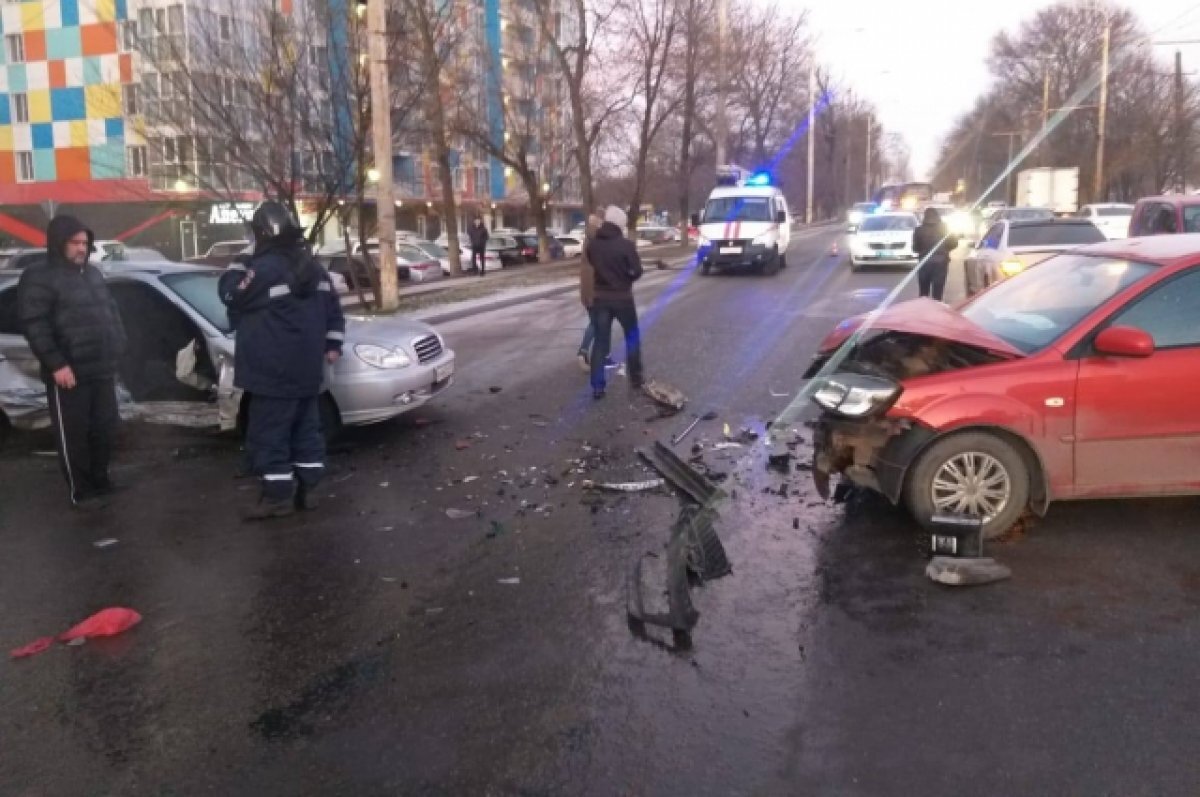    В массовом ДТП в центре Ростова пострадал пассажир