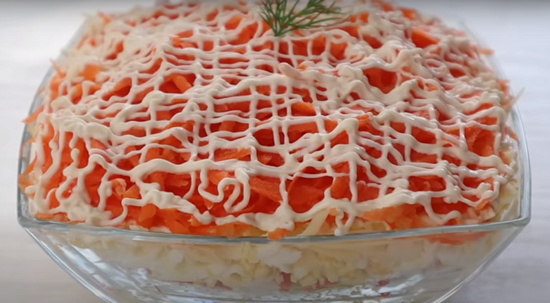 Нежный салат с крабовыми палочками для праздничного стола 