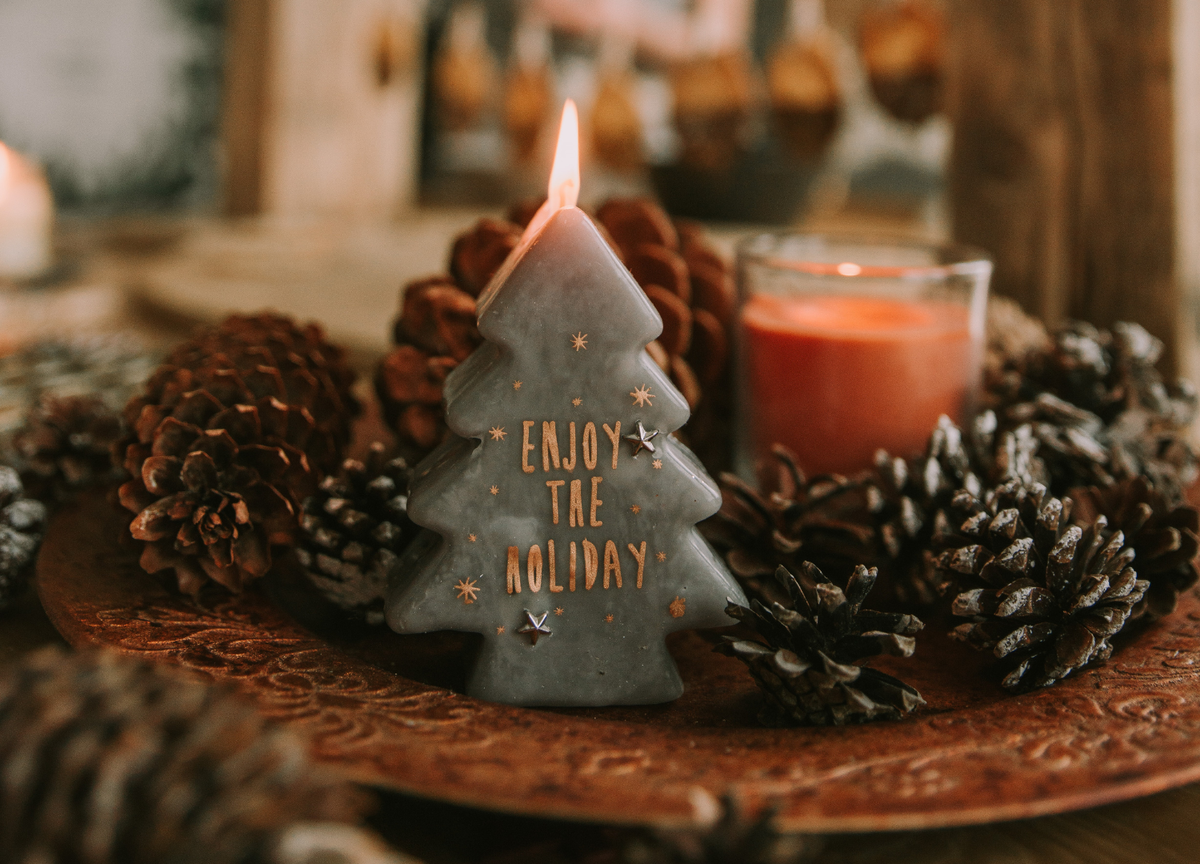 Идеи для украшения интерьера свечами и гирляндами в галерее. Листайте!