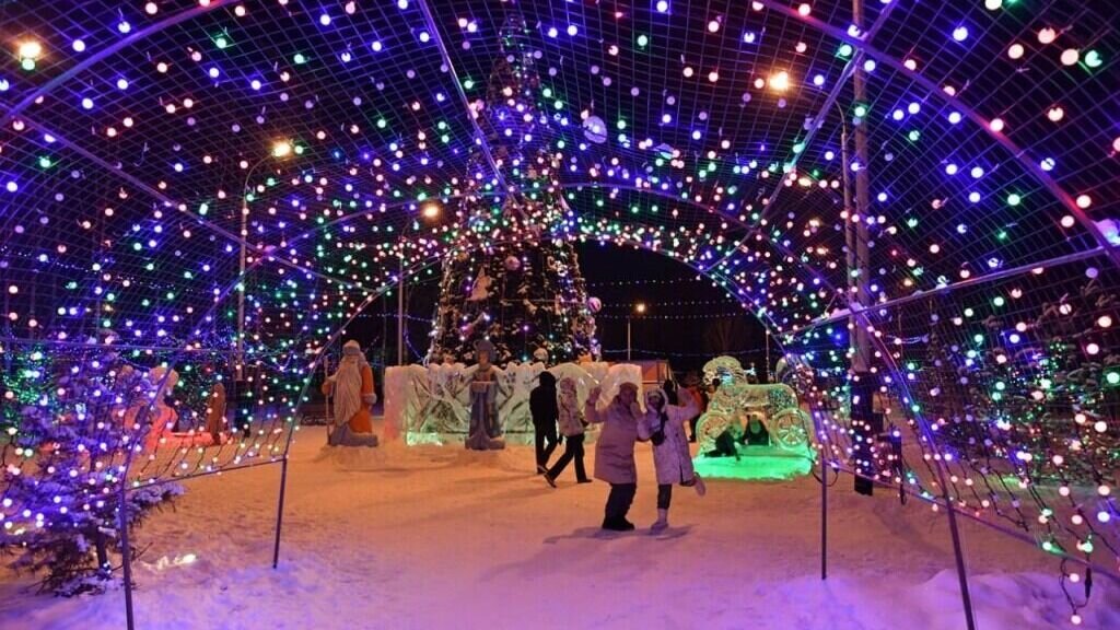     Мэр остался доволен оформлением главных ледовых городков.