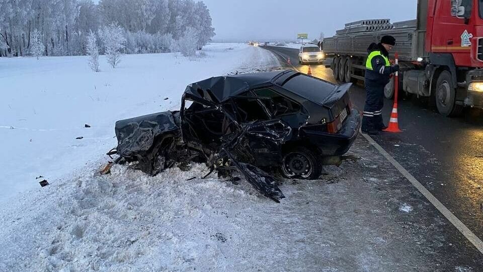     Два человека пострадали в аварии, произошедшей сегодня утром в Ишимском районе. На 272-м километре федеральной трассы Тюмень — Омск столкнулись Lada и Mitsubishi.