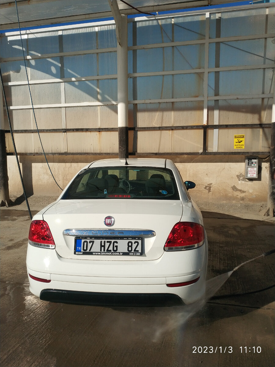 Арендованная машина на мойке.Фото автора.