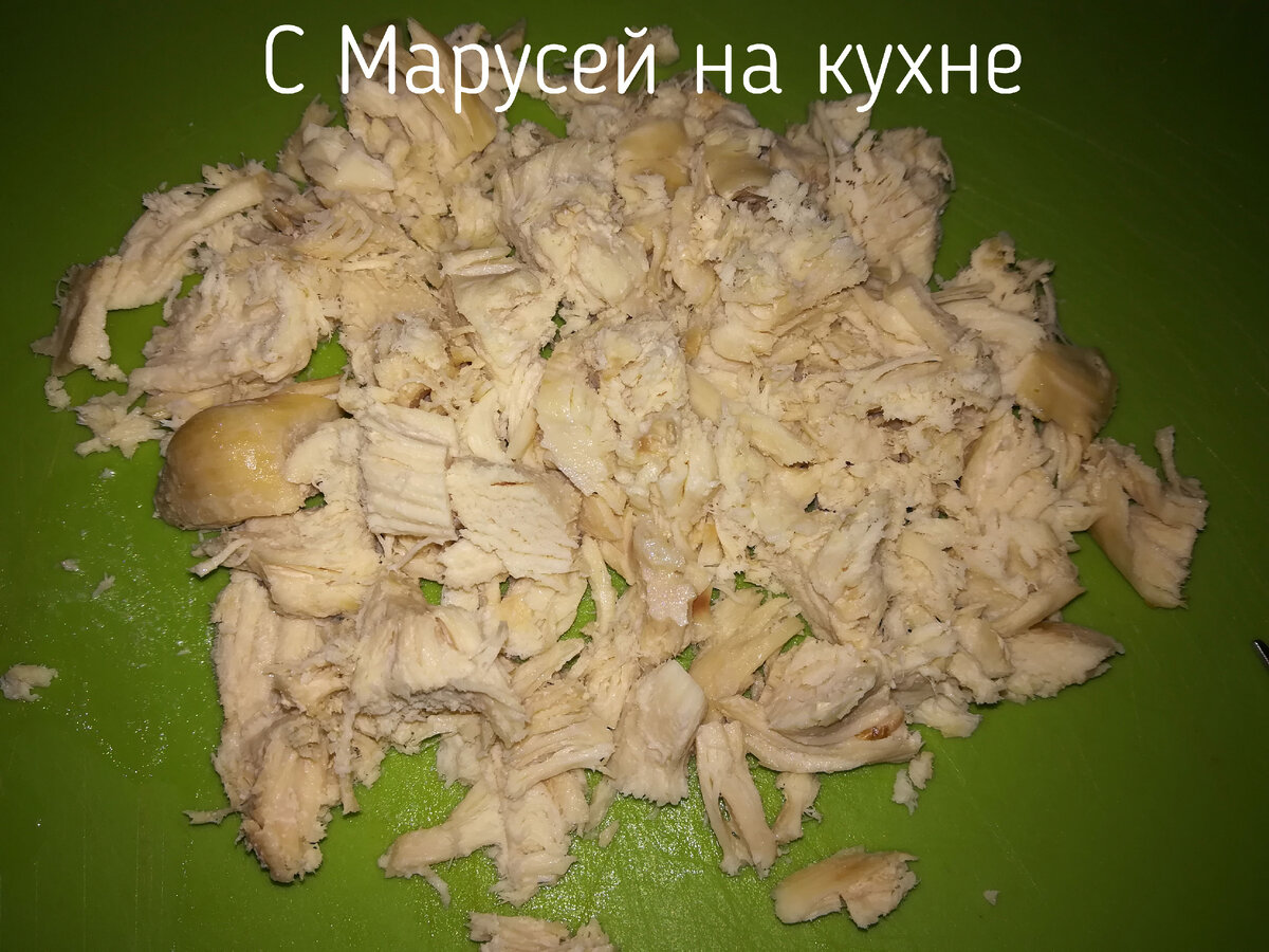 Слоёный салат «Марсель» с курицей, черносливом и корейской морковью. | С  Марусей на кухне | Дзен