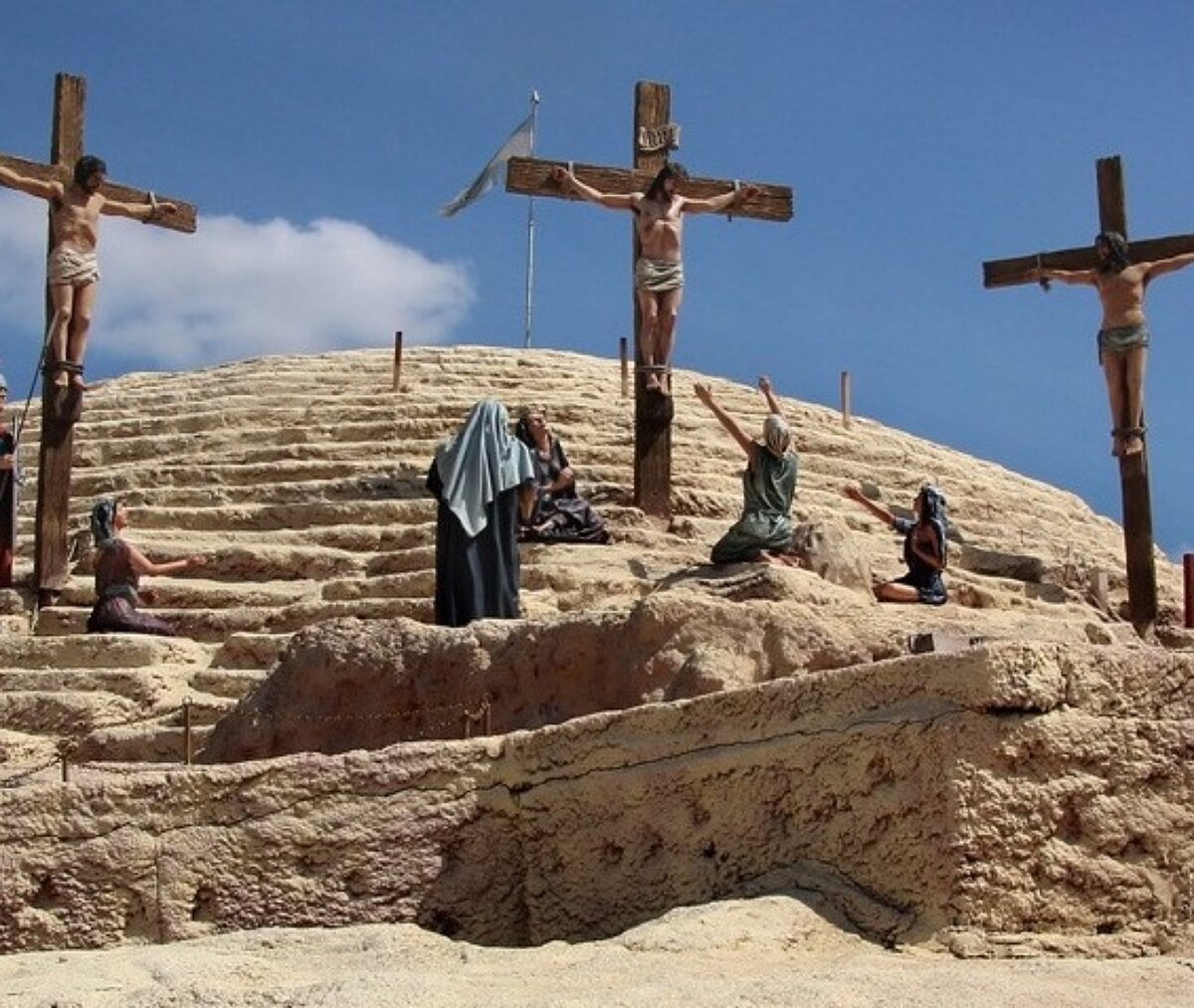 Где находится крест на котором распяли иисуса. Гора голгофа крест иисуса христа. Крест господень в иерусалиме. Где находится крест на котором распяли иисуса. Где находится крест на котором распяли иисуса.