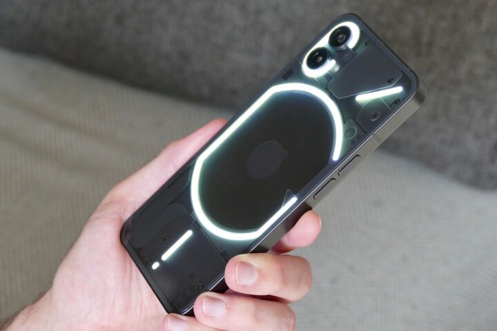 Прозрачная задняя панель Nothing Phone 1 выглядит превосходно