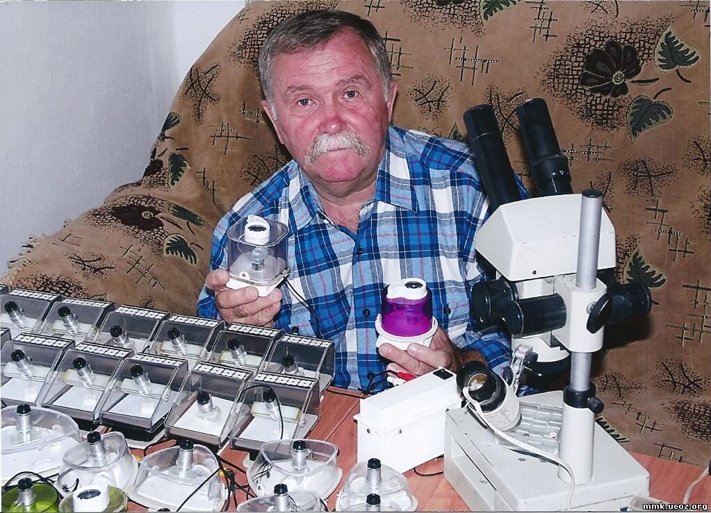 Николай Владимирович Савидов. Ему что блоху подковать, что кроссворд на волосе нарисовать, он всё сможет. Источник: Яндекс.Картинки