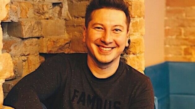 ведущий просьба