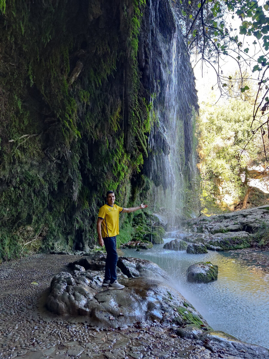 мочу ладони в водопаде Куршунлу