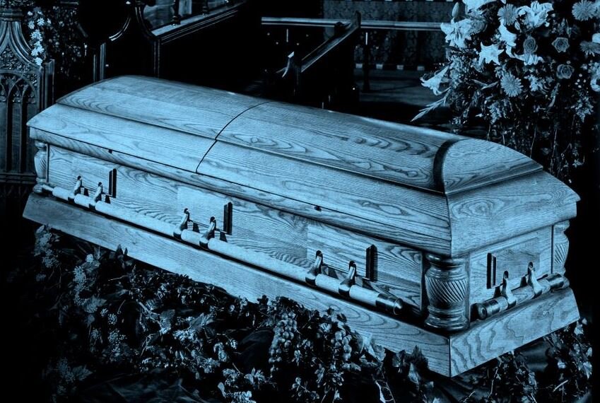 Laylay the coffin. Гроб. Черный гроб.