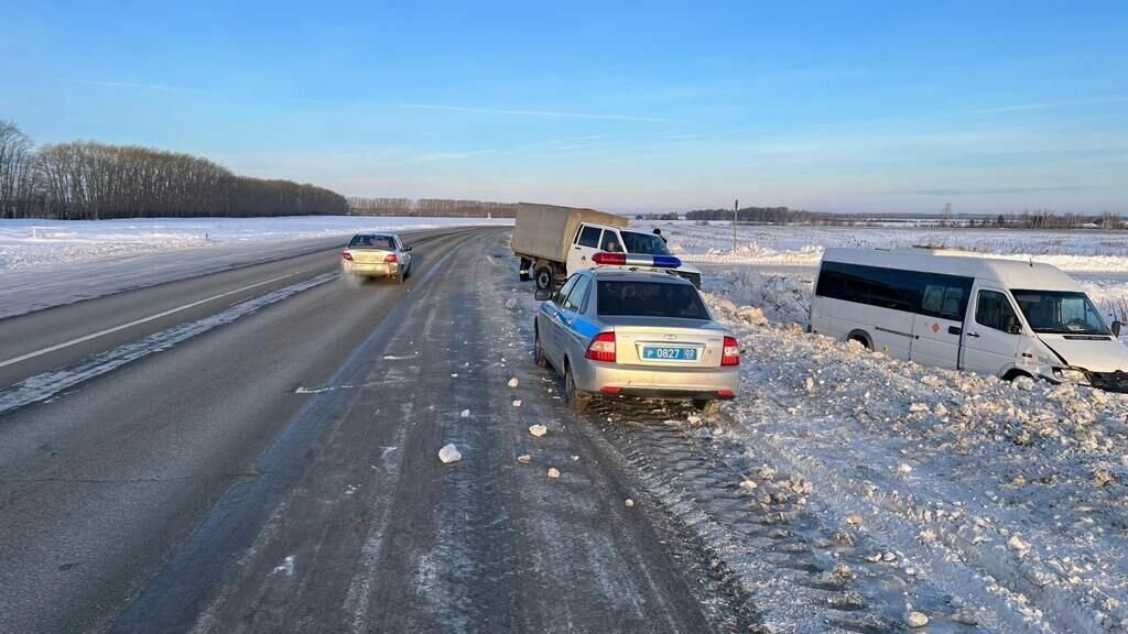     Одна из пассажирок автобуса обратилась за медицинской помощью