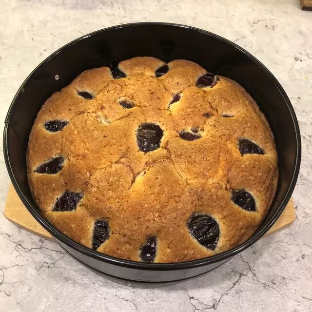 Сливовый пирог по английски. Сливовый пирог с безе. Сливовый пирог американских домохозяек. Сливовый пирог американских домохозяек. Сливовый пирог американских домохозяек.