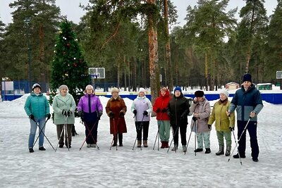    Занятие по скандинавской ходьбе в рамках программы "Активное долголетие" в Котельниках © Сайт администрации г.о. Котельники