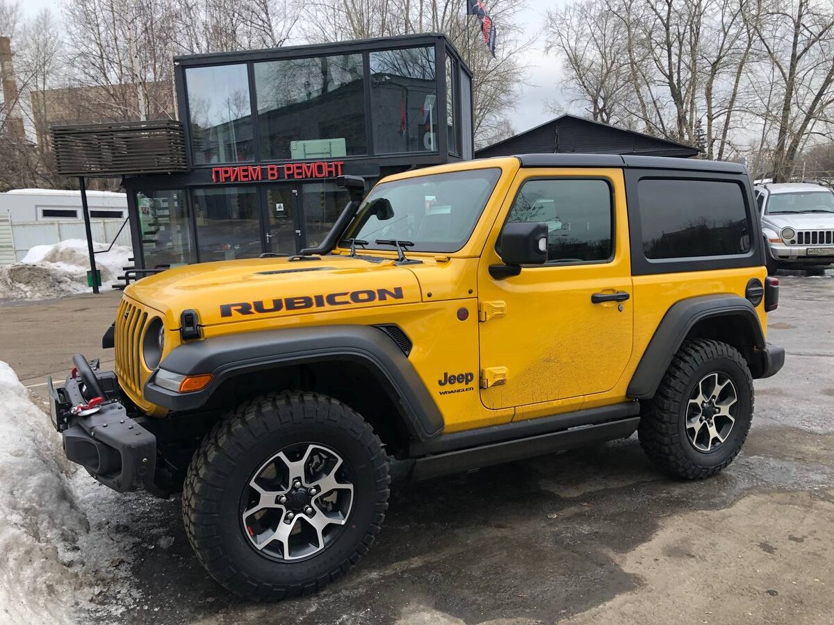 Клиент заехал на парковку