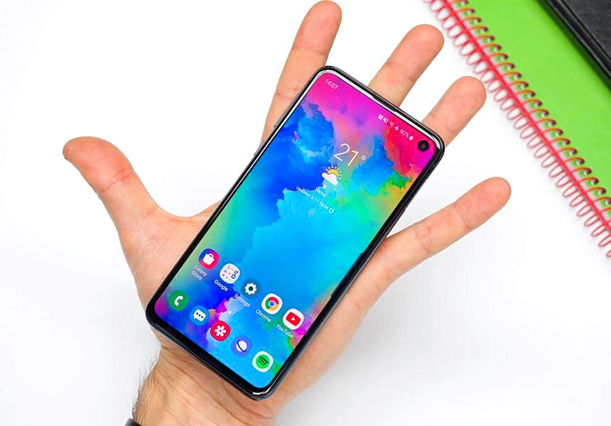 Кто угадает смартфон, тот получит печеньку :)