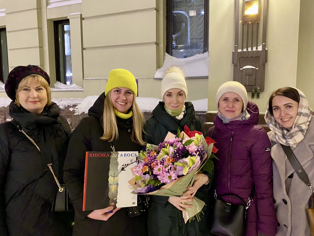 Драмкружок и Анна Большова после спектакля «Американские горки» 