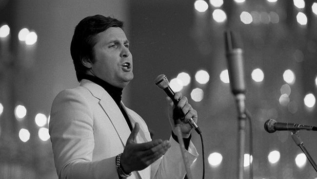 Начало 1942 года в Москве выдалось очень трудным: разрушенные после фашистских бомбежек здания, нехватка продуктов, холод.-3