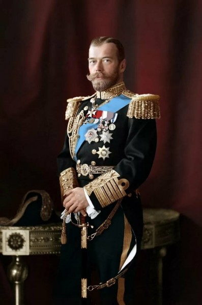 Спустя ровно десять дней после событий 9 января, 1 февраля (19 января) 1905 года царь Николай II встретился с рабочими.-2