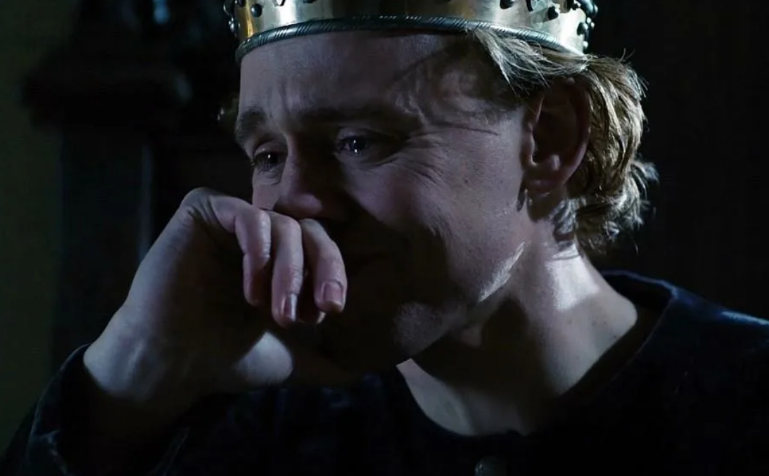 Король печаль. Том Хиддлстон пустая корона.