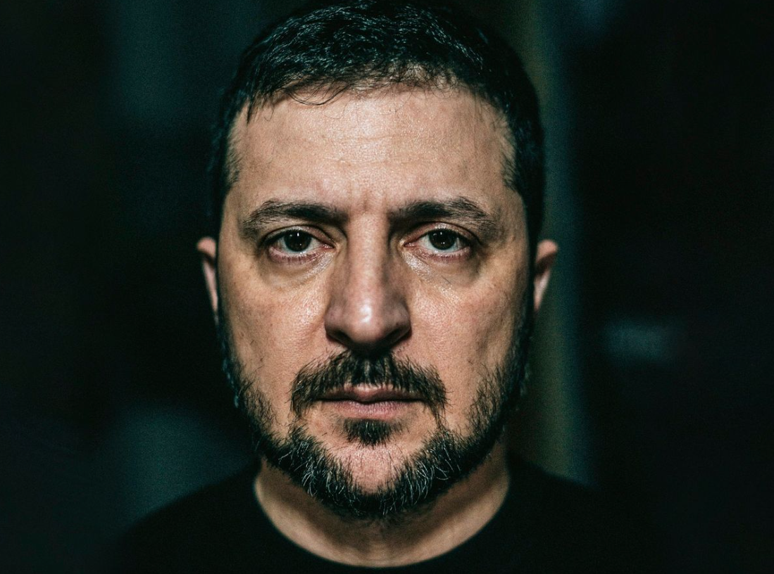 Президент Владимир Зеленский в кабинете президента в Киеве © Юлия Кочетова / SPIEGEL