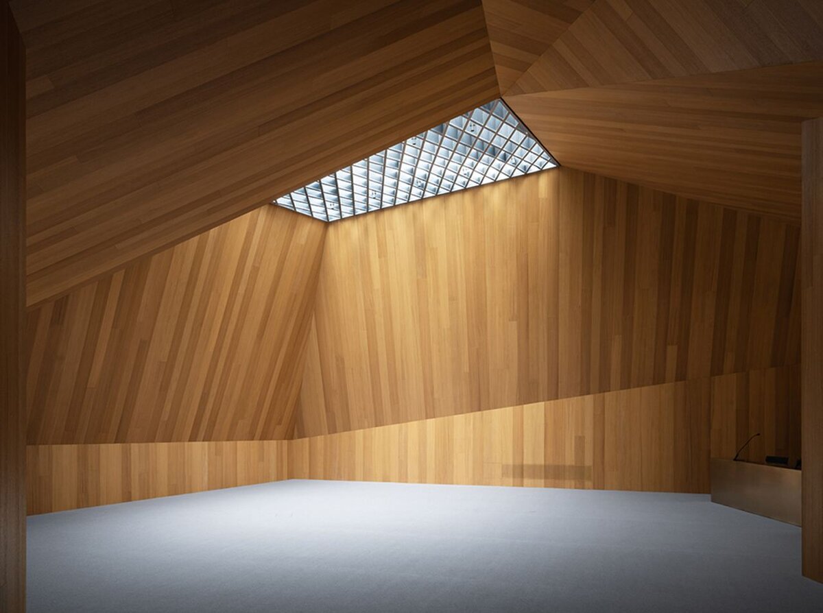 Библиотека в г. Бриксен, автор проекта - архитектурное бюро Carlana Mezzalira Pentimalli (фото из материалов журнала ИНТЕРЬЕР+ДИЗАЙН)