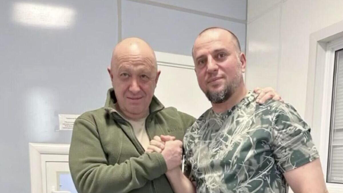    Евгений Пригожин и Апты Алаудинов© Фото : @RKadyrov_95 / Telegram