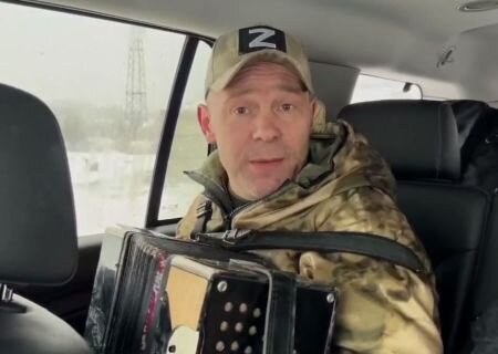    Автор хита "Триста тридцать три" Ванюшкин заявил, что ему угрожают украинцы
