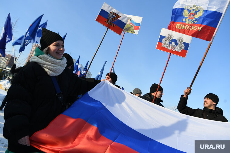    В митинге-концерте к 23 февраля приняли участие Наталья Комарова и Максим Ряшин
