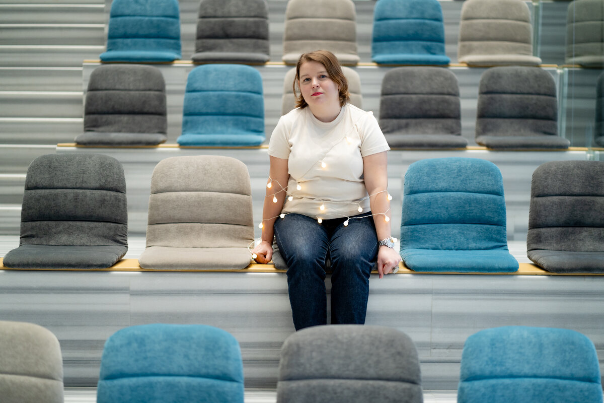 Всем привет! Меня зовут Елена Сокол и я логопед-практик. Я помогаю обычным мамам из нашей с вами жизни заниматься со своими детьми самостоятельно. Адепт семейного образования. 