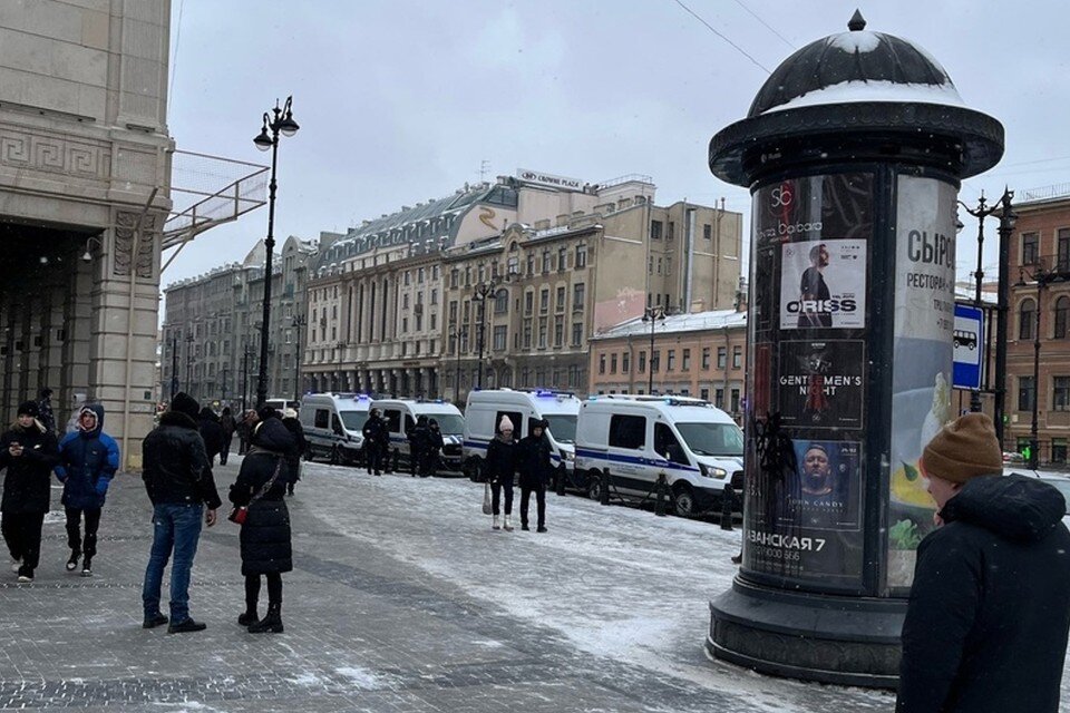    На улице дежурят машины. Фото: СОЦСЕТИ
