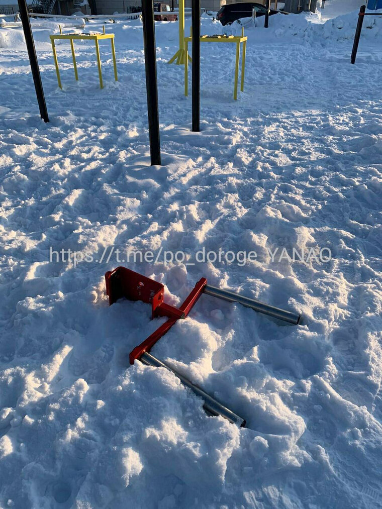    Повреждены тренажеры