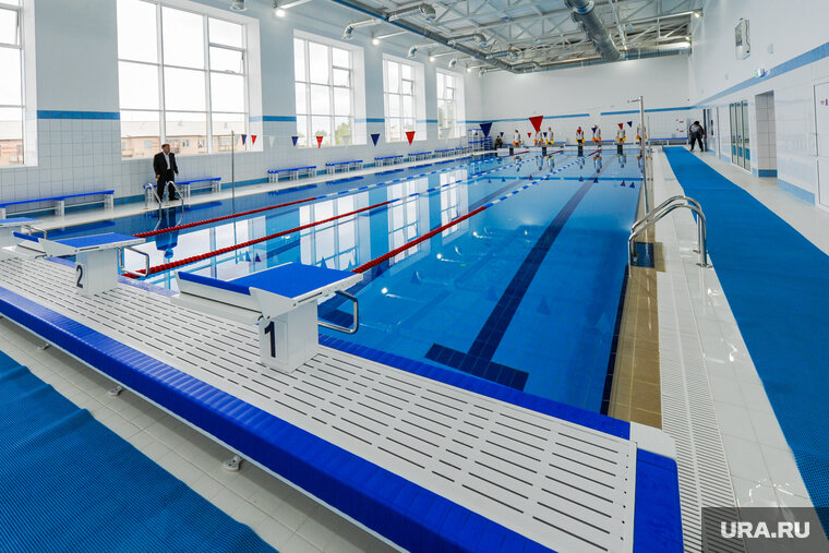    Секция синхронного плавания существовала пять леть