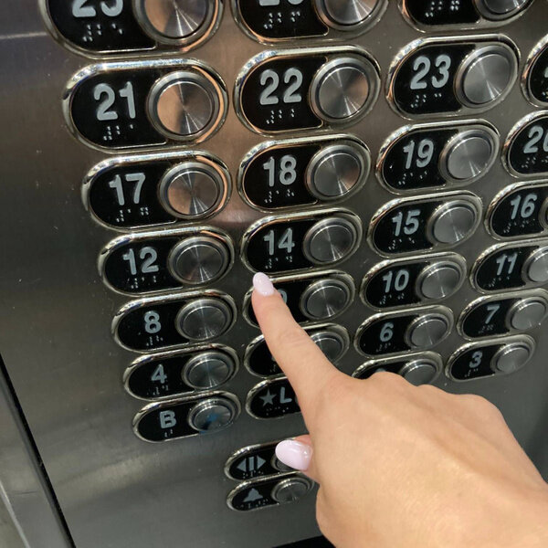 В некоторых домах избавляются от 13-го этажа. Фото © Twitter / mrjirkdake