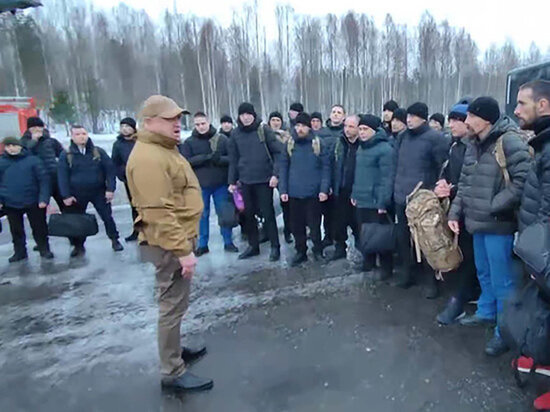     Основатель ЧВК "Вагнер" Е.Пригожин и добровольцы-осужденные / Кадр из видео