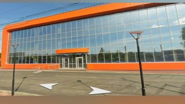 Здание, принадлежащее компании Серея Студенникова уже есть на ул. Чайковского рядом с пустырём, на котором собираются построить семиэтажку. Фото: Яндекс Карты.
