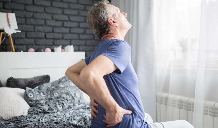 Боль в пояснице является распространённым заболеванием, от которого страдают миллионы людей. (Innervisionpro via Dreamstime)