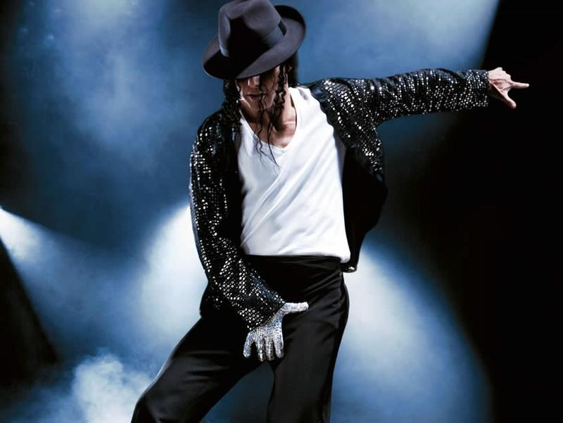 Танец джексона. Майкл джексон танцует. Michael jackson на сцене. Танец джексона. Майкл джексон.