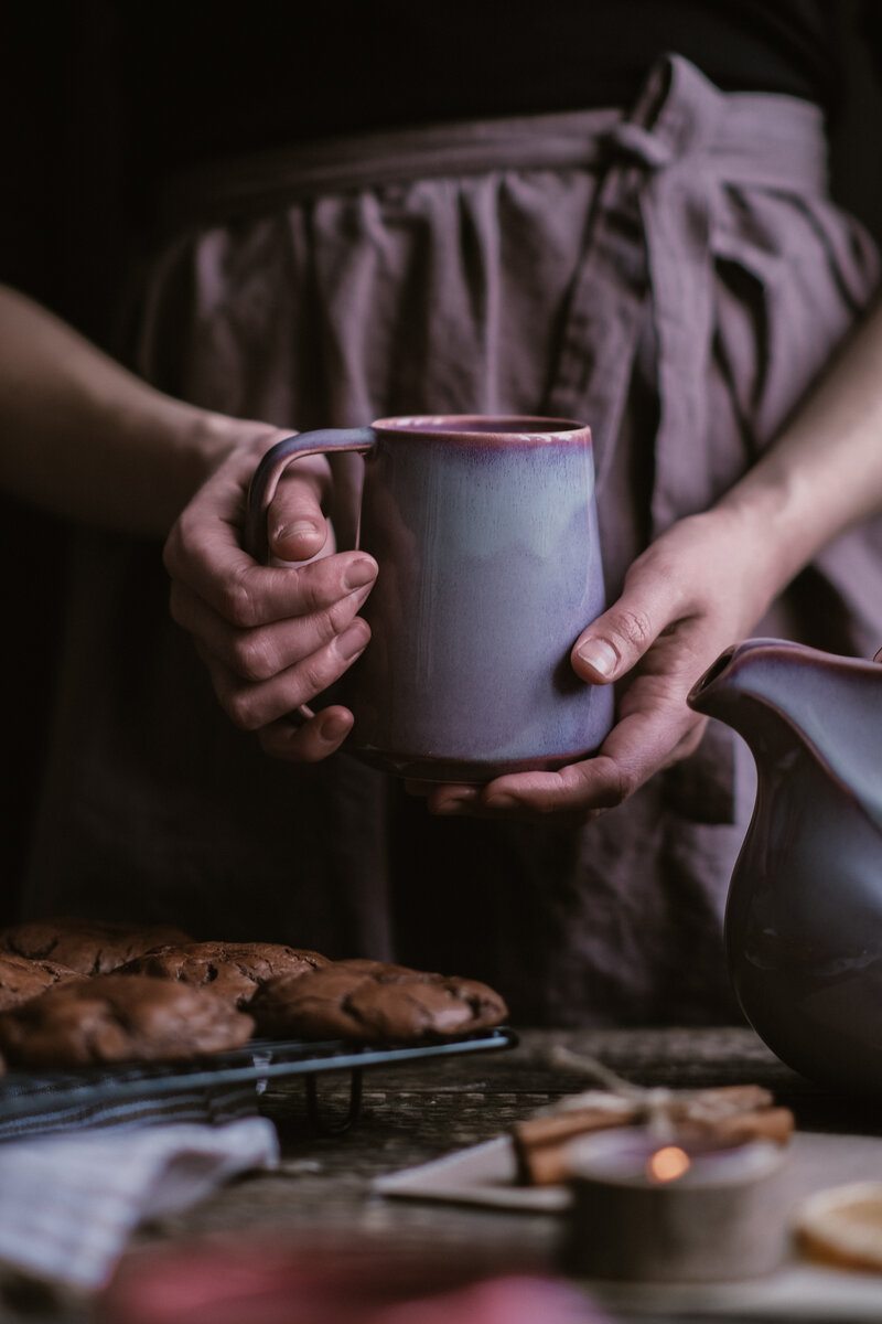 На фото серия "Туманный Лориэн" Мастерской дизайнерской посуды "VELES". Скандинавская кружка 400 мл