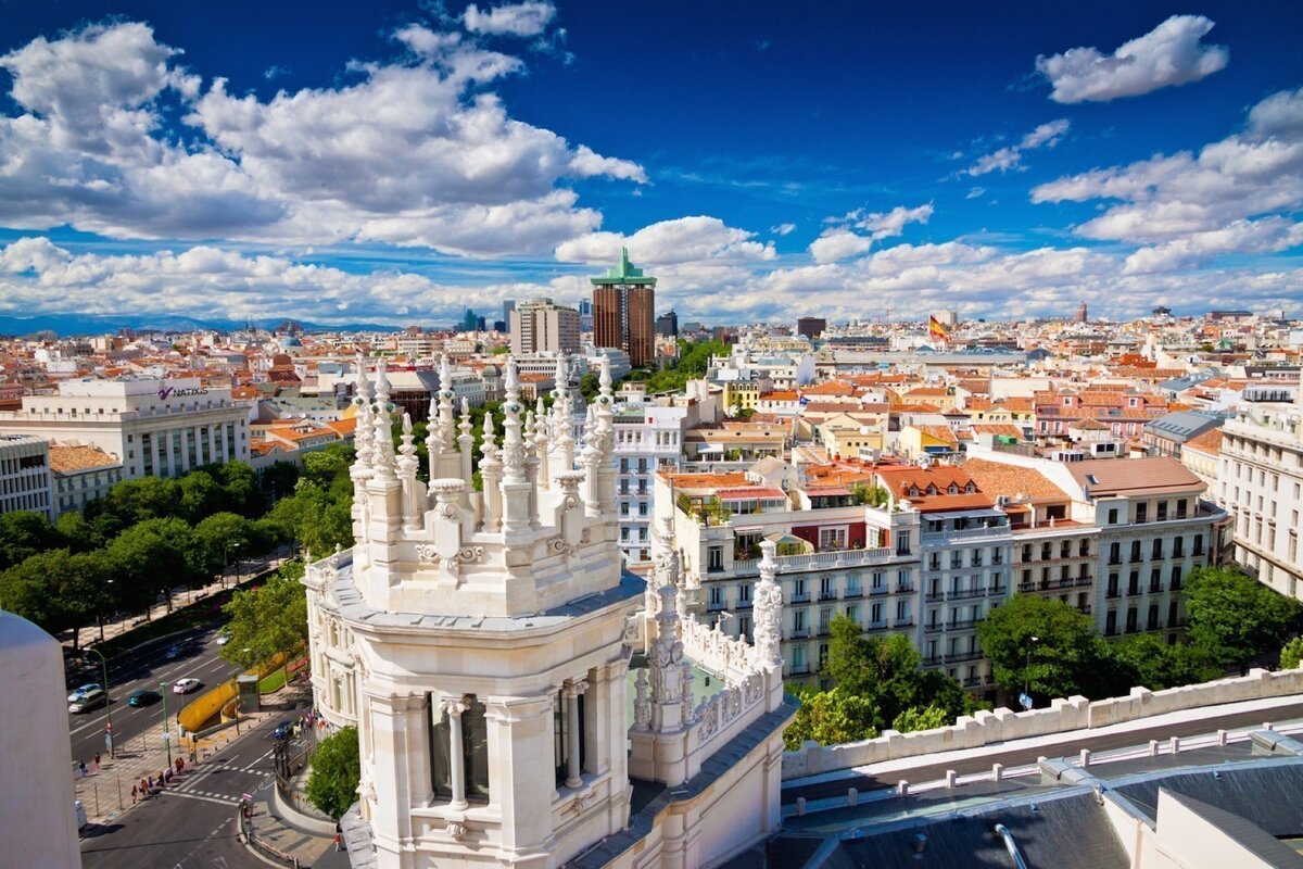 Города испании для жизни. Испания Мадрид. Испания столица Барселона. Королевство Испания Мадрид. Столица Испании Мадрид или Барселона.