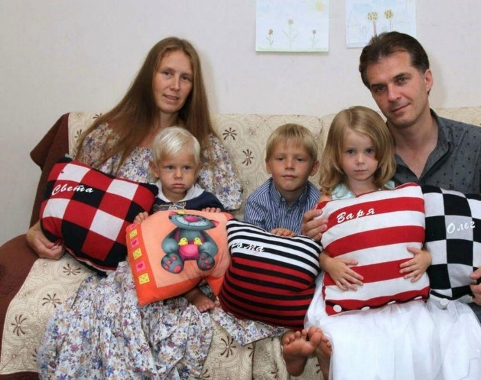 Семейная тайна могла сломать ему жизнь и карьеру : жена-талисман и четверо детей Олега Харитонова, живущих в глуши