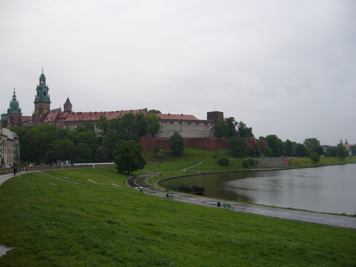 Вавельский замок и река Висла (здесь и далее фотографии автора 2011 и 2012 гг.)