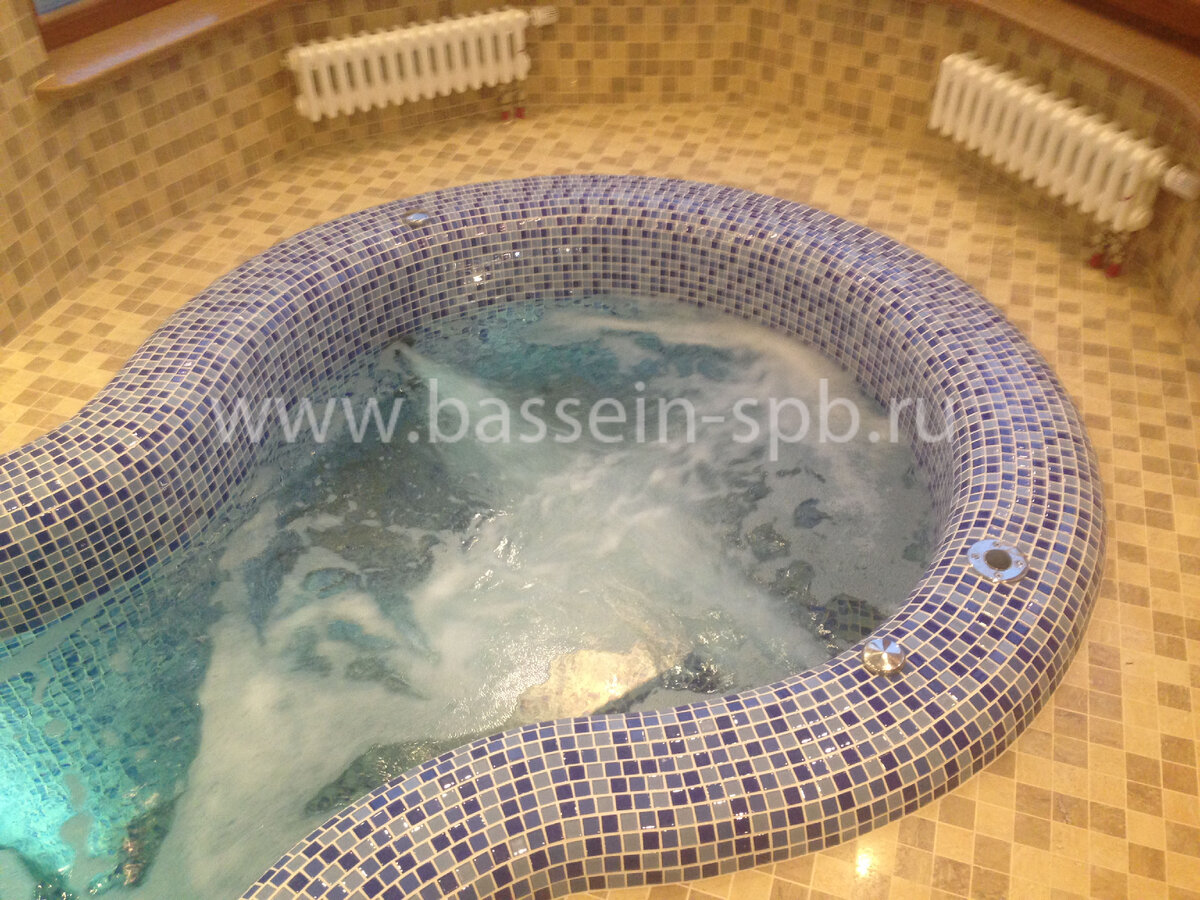Гидромассаж в бассейне 