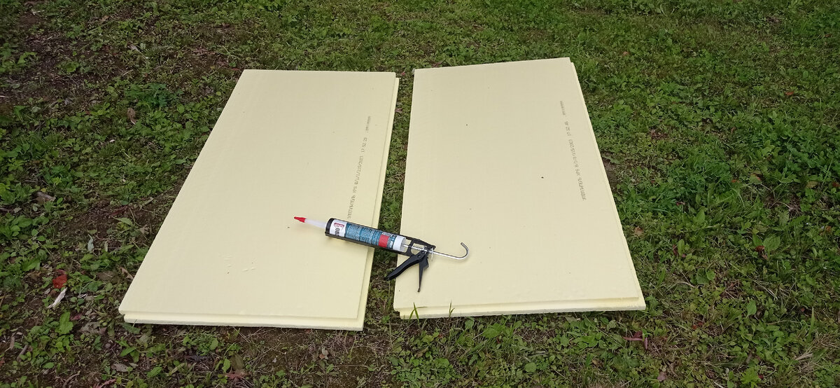 Герметиком соединил и через 20 минут уже готова площадка под песочницу. 