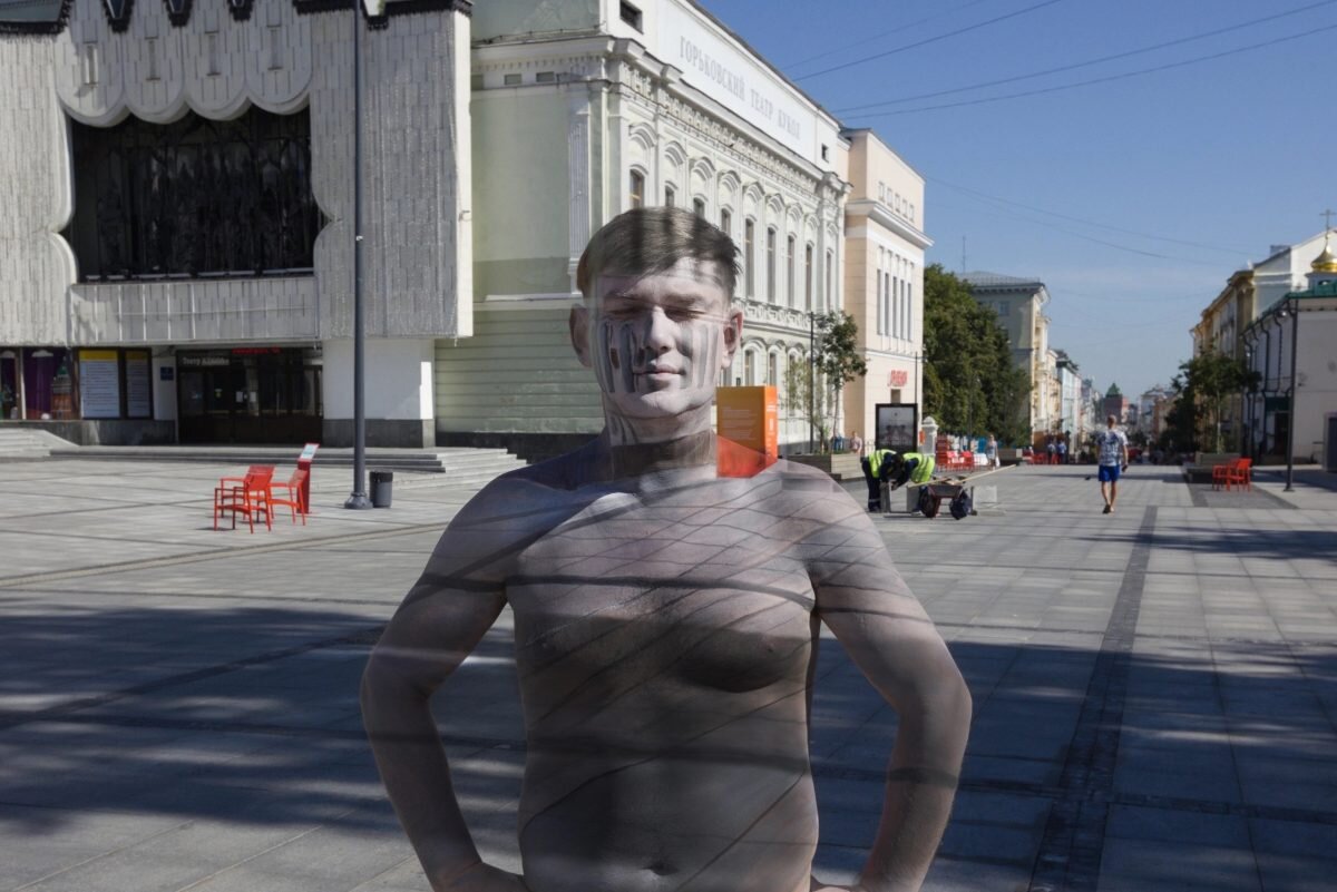    Чтобы успеть запечатлеть боди-арт до пробуждения города, участники собрались в 7 утра Арина Полтанова