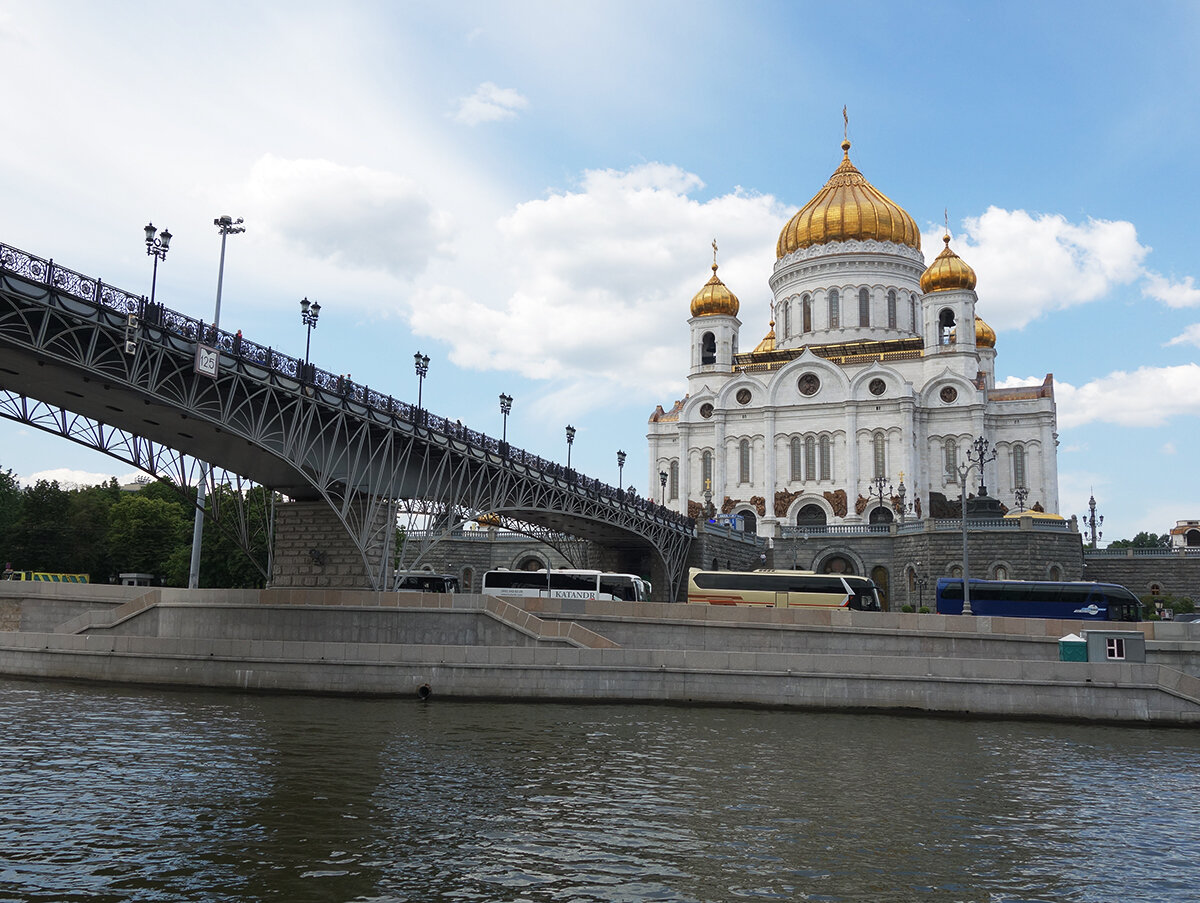 Новоиспеченный Храм Христа Спасителя