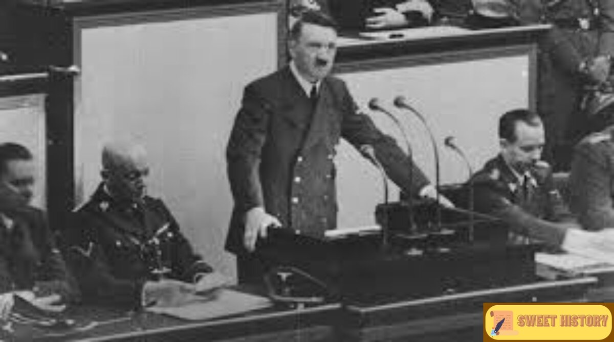 Выступление Гитлера с трибуны в Рейхстаге.