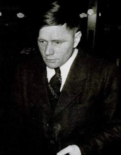 Фото: onlinebrowsing.blogspot.com советский лётчик, старший лейтенант - Анатолий Порфирьевич Барсов