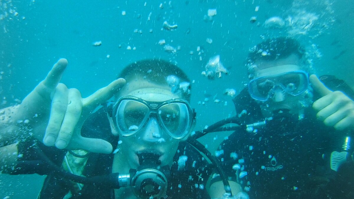Плаваем под водой с аквалангом. Фото автора