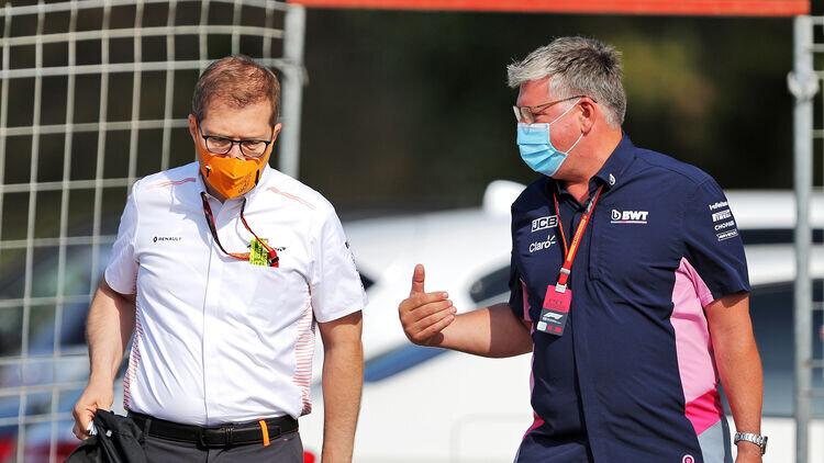 "Вот объясни мне, Андреас, нам-то на кой в этом спринте потеть?
- Ну-у-у... Чтобы выше стартовать в воскресенье?
- Выше, чем после квалификации? Не смеши. А ещё сцепление, сам понимаешь..."
- Эх..."
Андреас Зайдль и Отмар Сафнауэр, фото взято из открытых источников