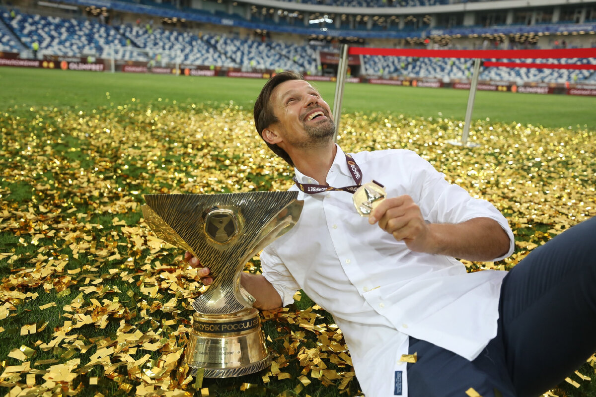 Сергей Семак: <<Рад что команда смогла победить в непростом матче, спасибо каждому, кто помог добыть побуду для клуба, для болельщиков для семьи. Были проблемы против быстрых контратак Локомотива, они создали нам определённые проблемы. Будем работать над всеми компонентами что-бы игра была качественная.>>