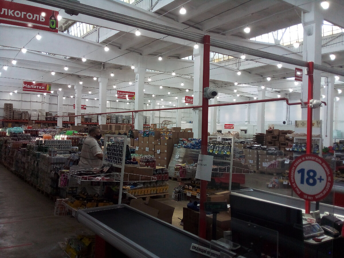 Магазин "Доброцен" на улице Трансформаторной в Симферополе.